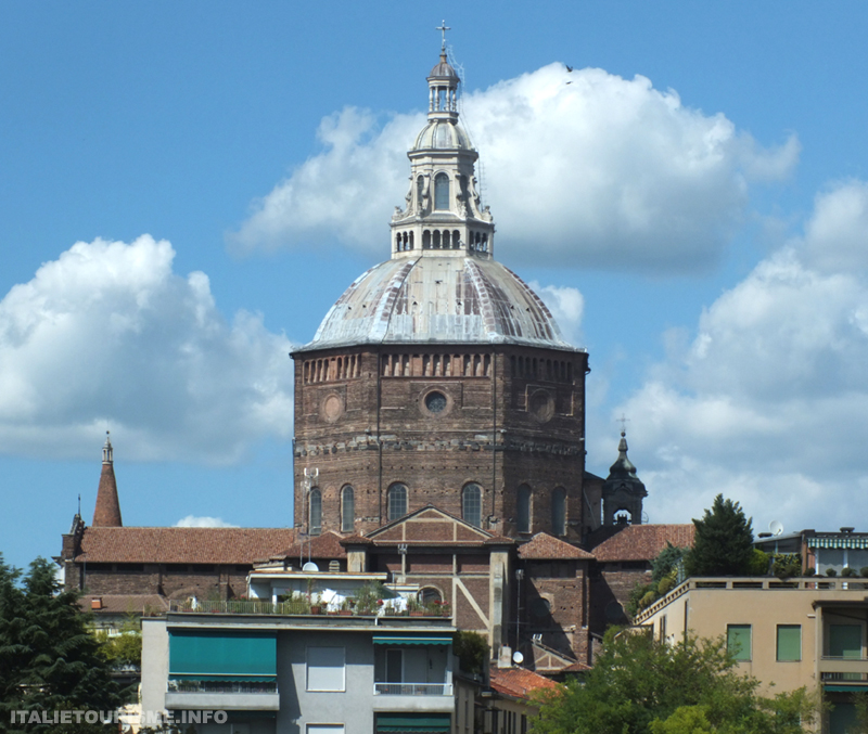 Visiter Pavie en 1 jour: la Cathédrale (Duomo).