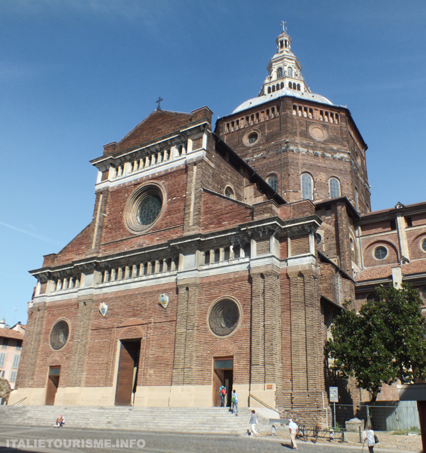 Visiter Pavie en une journée: Photos pavie italie cathedrale duomo façade eglise