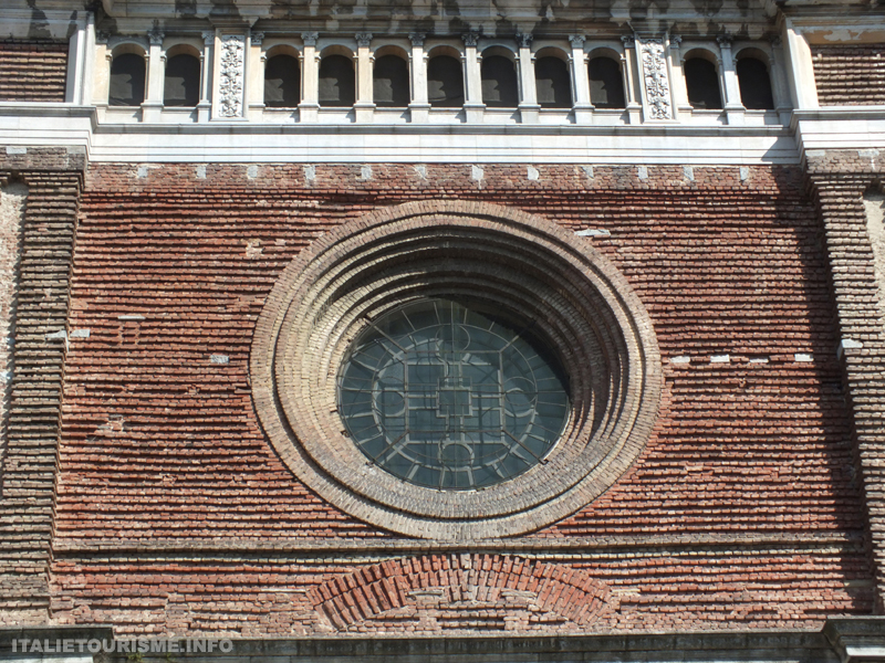Le rosace de la Cathédrale de Pavie Italie