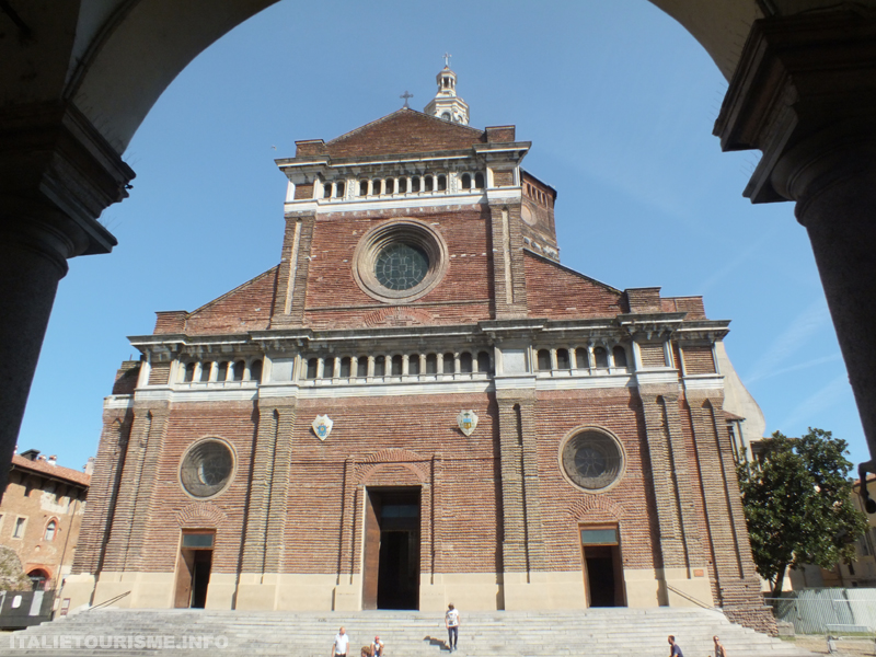 Cathedrale de Pavie Italie tourisme voyages découverte