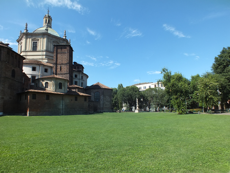 Basilica di S.Lorenzo Milano, Milan photos. Basilique de Saint Laurent Milan Italie
