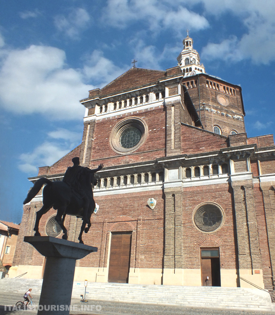 Visiter Pavie: Duomo di Pavia. Pavie tourisme, guide de Pavie