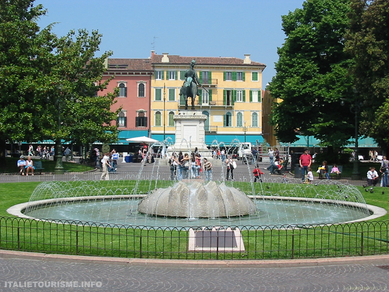 Visiter Verone: piazza Brà
