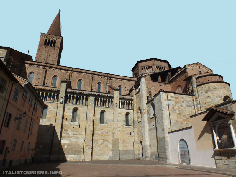Cathédrale de Piacenza Plaisance Italie, vue laterale