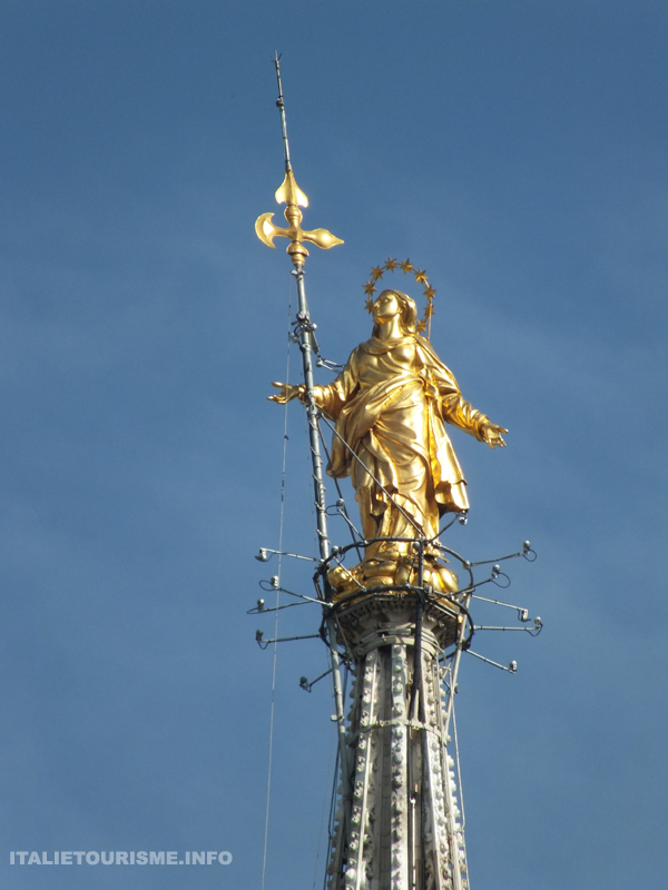 la Madonnina (petite vierge) sur le Duomo de Milan