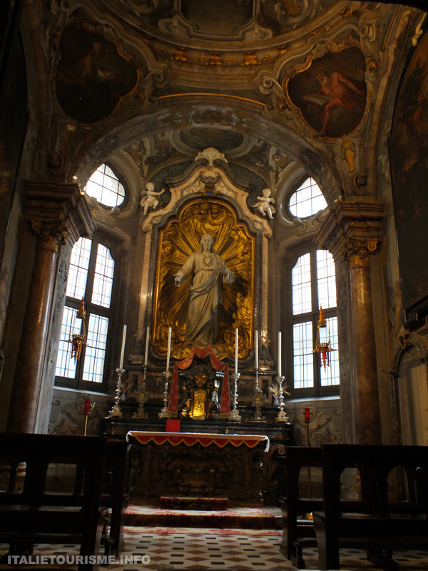 cathédrale Saint-Ambroise Milan Italie interieur
