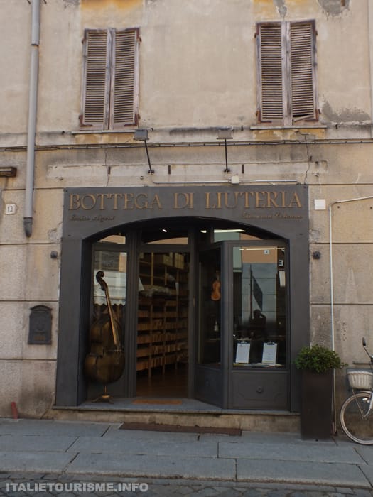 Les ateliers des luthiers à Crémone en Italie