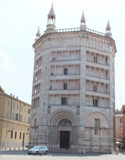 Le baptistère de Parme