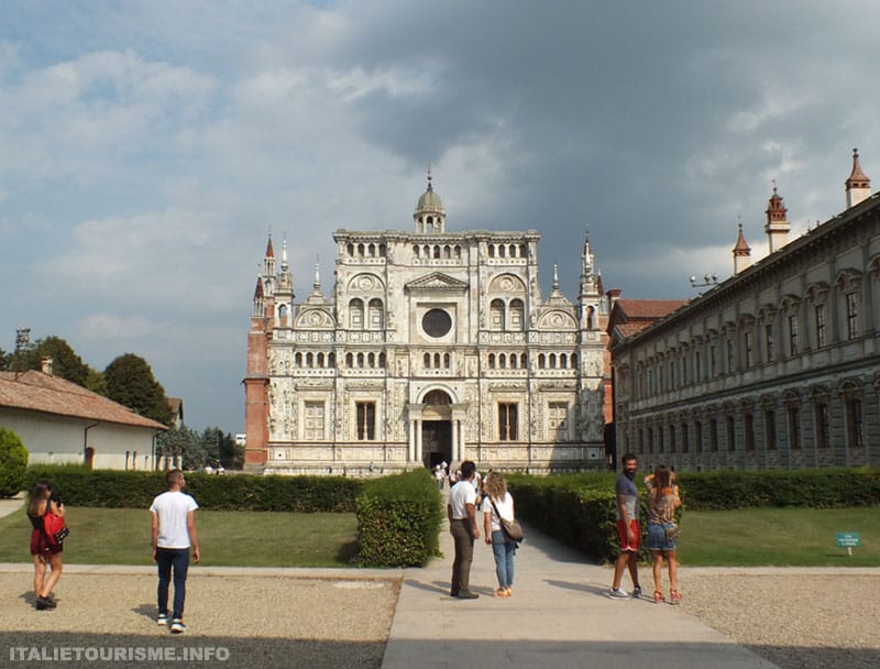 La Chartreuse de Pavie façade et cour, septembre 2022