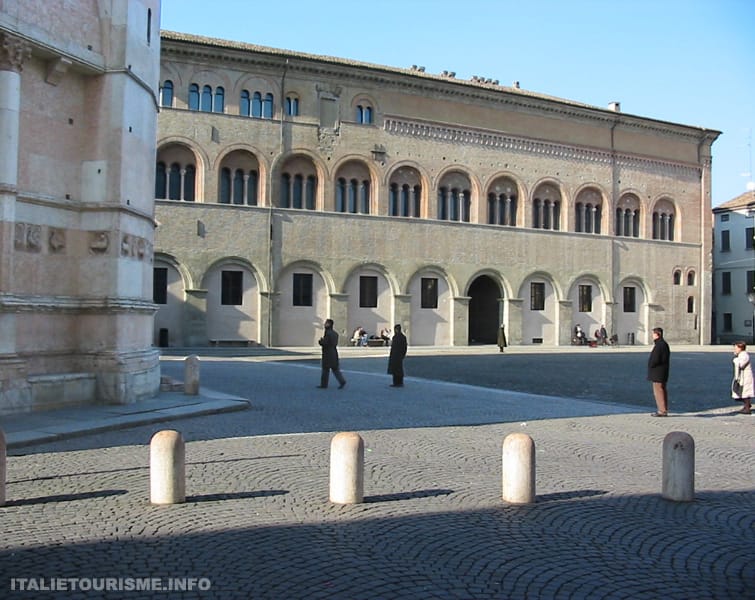 Le Palais épiscopal à Parme (Italie)