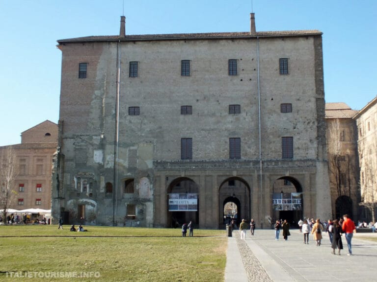 Le Palais de la Pilotta à Parme (Italie)