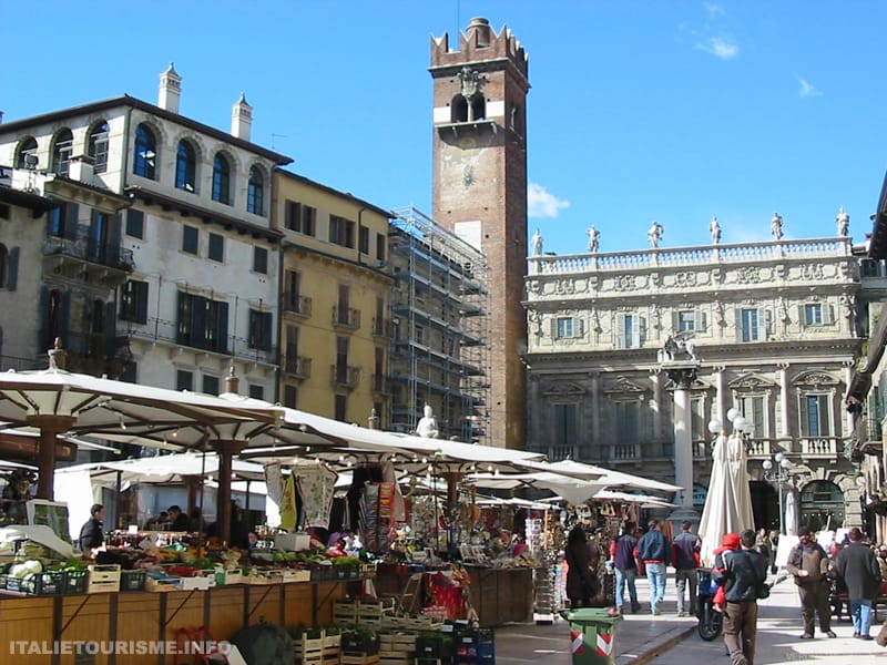 Piazza delle Erbe, Vérone, Italie