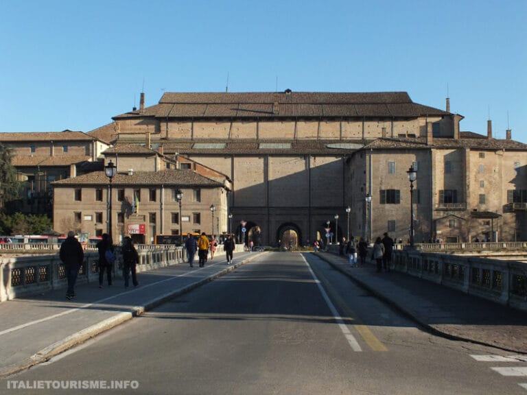 Le pont Giuseppe Verdi à Parme (Italie)