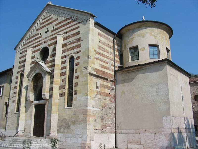 L’église Saint-Stéphane (Chiesa di Santo Stefano en italien) à Vérone, Italie