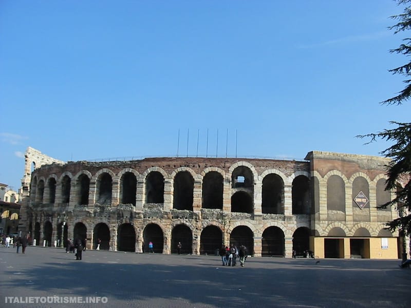 Les Arènes de Vérone en Italie
