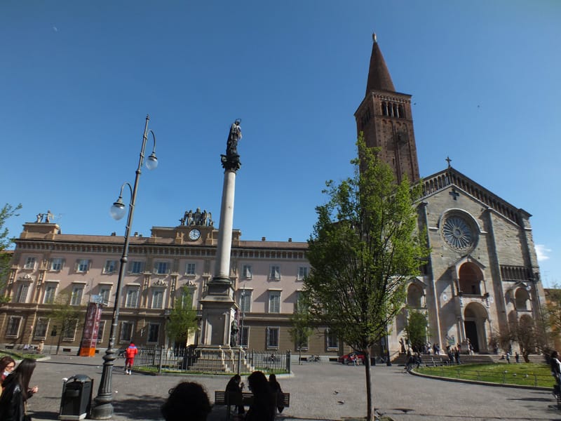 Place de la Cathédrale Plaisance Italie