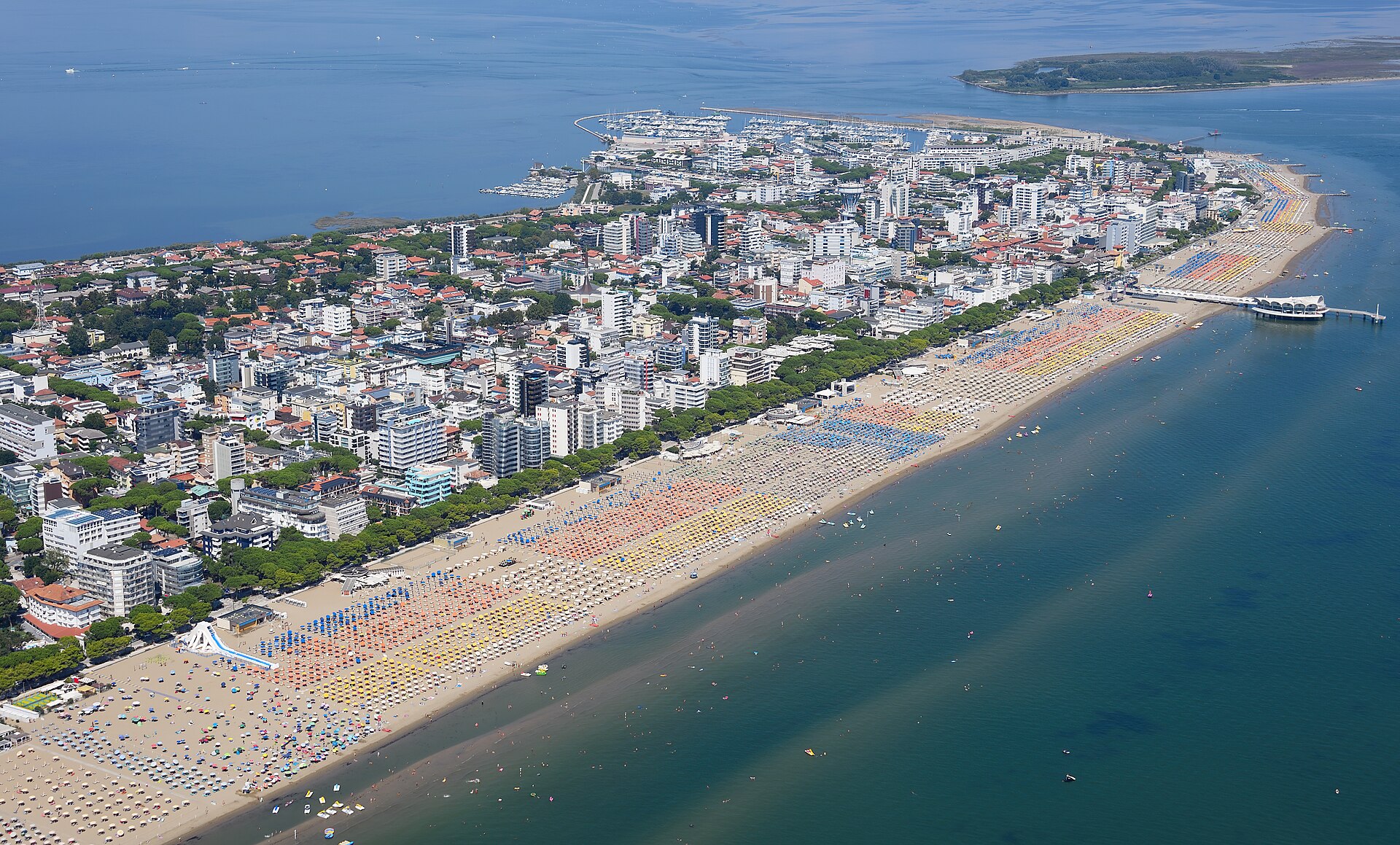 Vue aérienne de Lignano Sabbiadoro (vue depuis le sud)